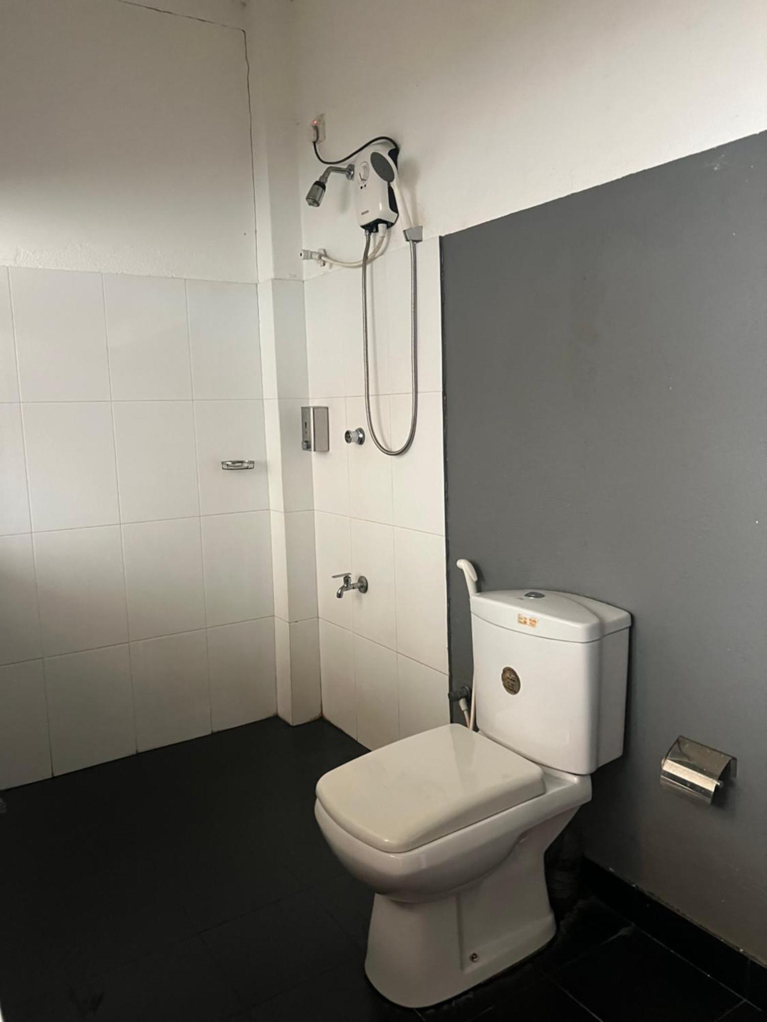 Hari Hari Hostel Уелигама Екстериор снимка